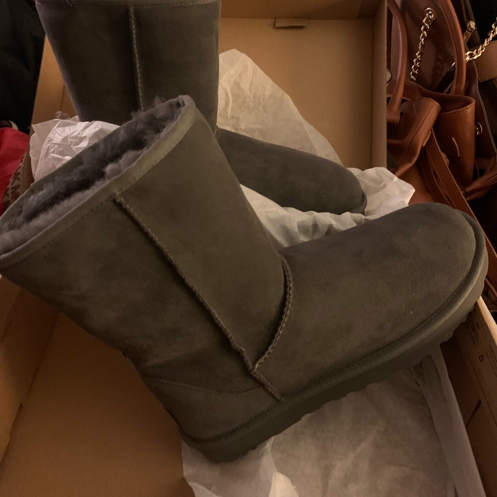 UGG (R) Classic Short 2 Really good condition with original boxing